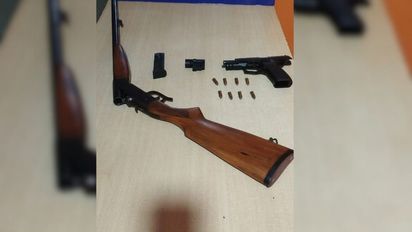 Denunció que un vecino amenazó a sus hijos menores, la policía fue hasta la casa del acusado y secuestró dos armas