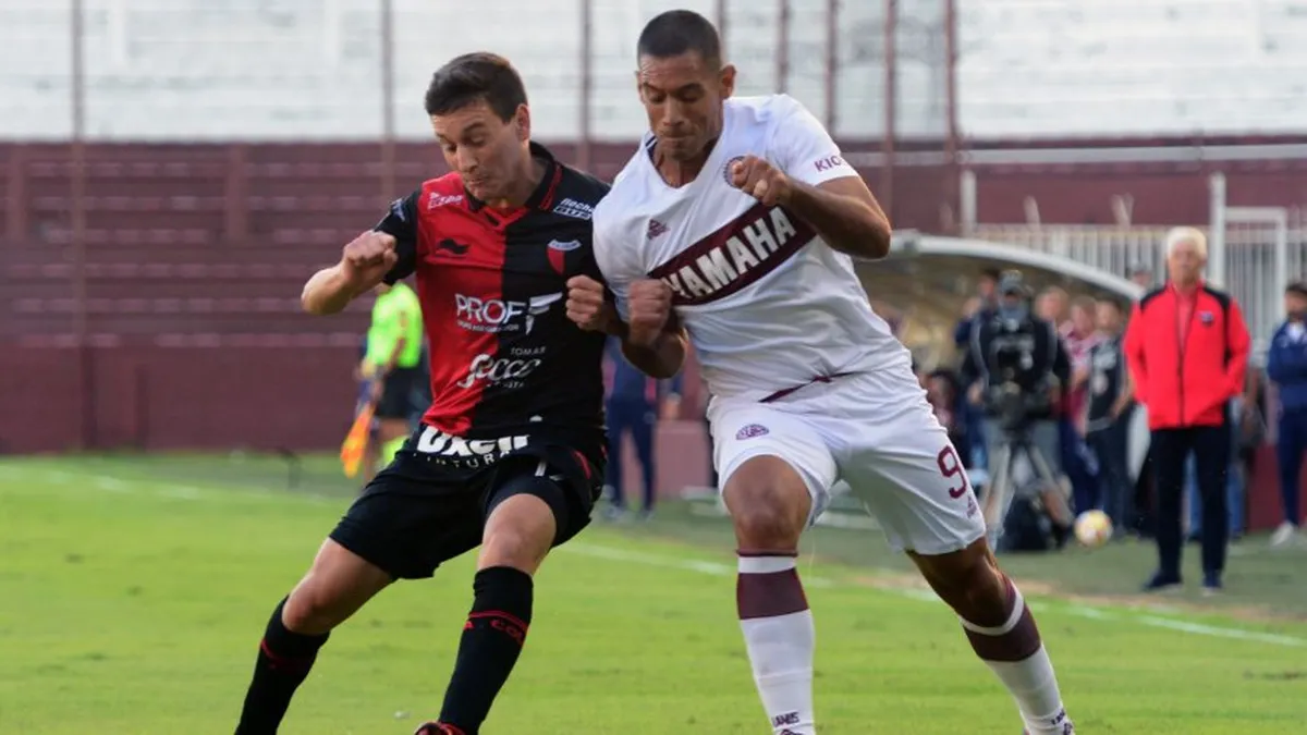José Sand enfrentando a Colón, el equipo donde comenzó su carrera como jugador profesional. José Sand enfrentando a Colón, el equipo donde comenzó su carrera como jugador profesional.