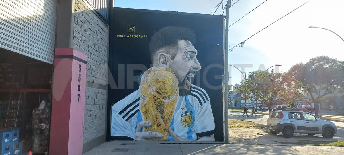 Mural de Lionel Messi en avenida Peñaloza esquina J.P. López. Mural de Lionel Messi en avenida Peñaloza esquina J.P. López.