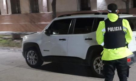Los traficantes circulaban a en una Jeep Renegade blanca, la cual fue secuestrada y quedó a disposición de la Justicia federal. Los traficantes circulaban a en una Jeep Renegade blanca, la cual fue secuestrada y quedó a disposición de la Justicia federal.