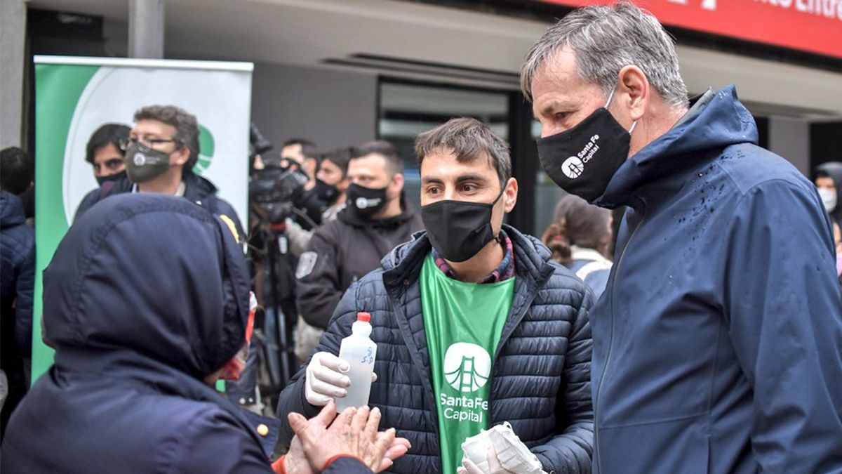 El intendente pidió a los santafesinos que este fin de semana se queden en casa