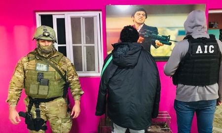 El viejo Cantero, detenido en un allanamiento en Rosario, fue el fundador de una banda que creció en el mundo criminal de la mano de su hijo Claudio Pajaro Cantero, asesinado en 2013. El viejo Cantero, detenido en un allanamiento en Rosario, fue el fundador de una banda que creció en el mundo criminal de la mano de su hijo Claudio Pajaro Cantero, asesinado en 2013.