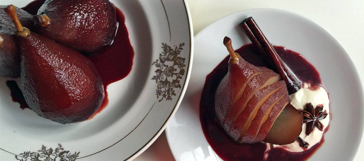 Peras al vino tinto con especias.