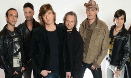 La banda rosarina de rock Vilma Palma e Vampiros confirmó la muerte del músico Claudio Garbolino, quien fue integrante del grupo. También integraba el grupo vocal Madrigal. Su hermano gemelo y su padre fallecieron de la misma enfermedad la semana pasada. La banda rosarina de rock Vilma Palma e Vampiros confirmó la muerte del músico Claudio Garbolino, quien fue integrante del grupo. También integraba el grupo vocal Madrigal. Su hermano gemelo y su padre fallecieron de la misma enfermedad la semana pasada.