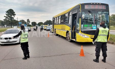 La Municipalidad realizó un importante operativo en el ingreso a la ciudad, se exigió documentación a los automovilistas y se les realizó el test del olfato para evaluar si presentaban síntomas de covid-19. La Municipalidad realizó un importante operativo en el ingreso a la ciudad, se exigió documentación a los automovilistas y se les realizó el test del olfato para evaluar si presentaban síntomas de covid-19.