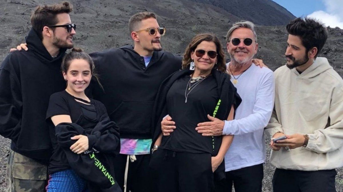 Mau, Ricky, Evaluna y Ricardo Montaner junto a Marlene y Camilo. 