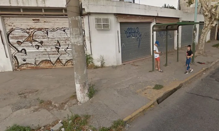 Mató a balazos a un motochorro mientras esperaba el colectivo, desapareció y recibió un fuerte apodo: El justiciero suelto Mató a balazos a un motochorro mientras esperaba el colectivo, desapareció y recibió un fuerte apodo: El justiciero suelto
