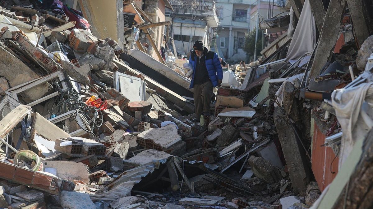 El número de muertos tras el terremoto que azotó Turquía y Siria esta semana subió a 23.726