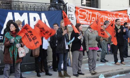 Los trabajadores de Siprus están de paro este lunes, mientras se aguarda conocer la definición de Amra. Los trabajadores de Siprus están de paro este lunes, mientras se aguarda conocer la definición de Amra.