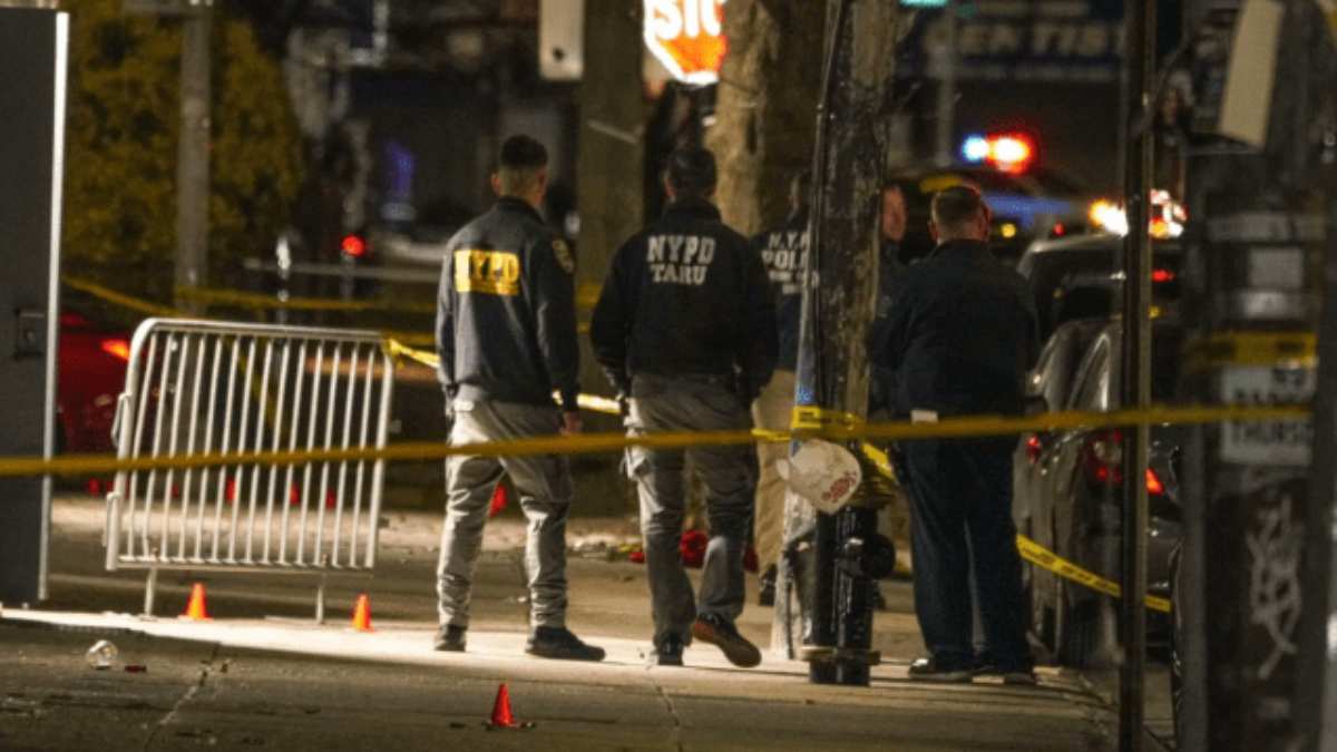El Departamento de Policía de Nueva York sigue investigando los motivos detrás del ataque. El Departamento de Policía de Nueva York sigue investigando los motivos detrás del ataque.