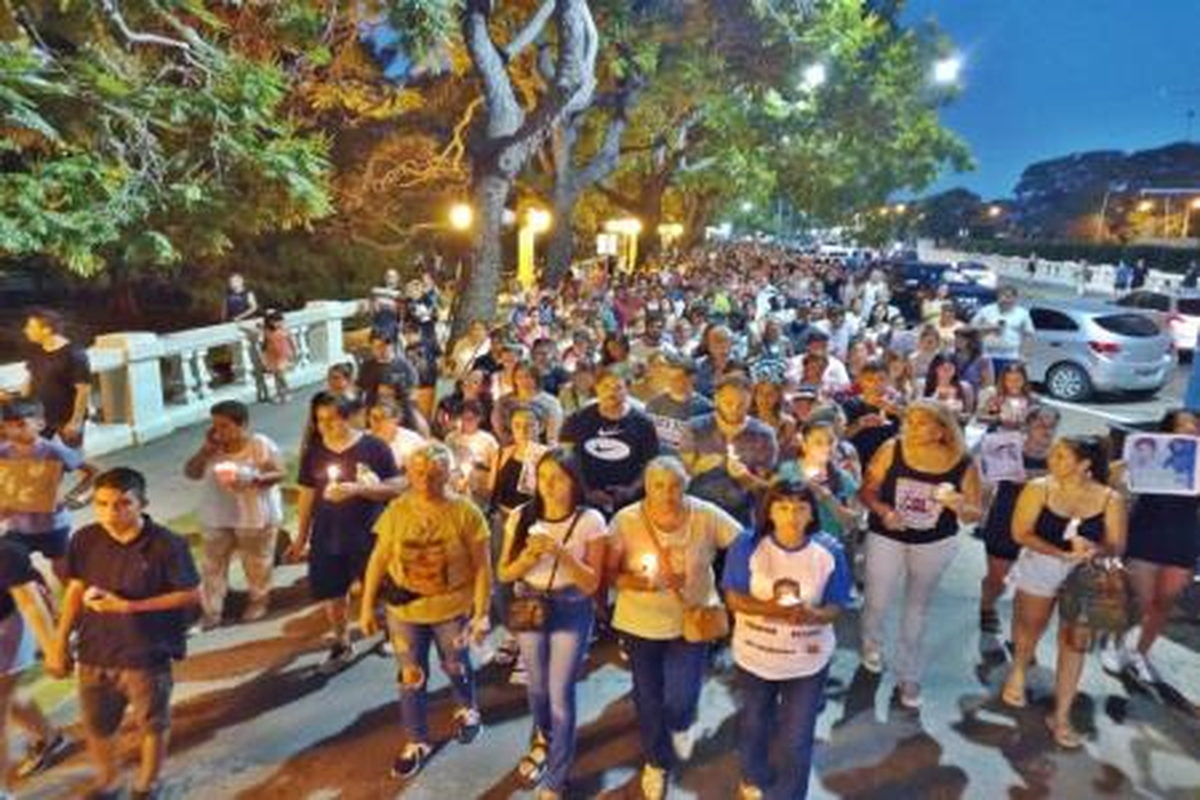 Familiares, amigos y vecinos de Concordia se movilizaron para pedir justicia por la muerte de Eric.