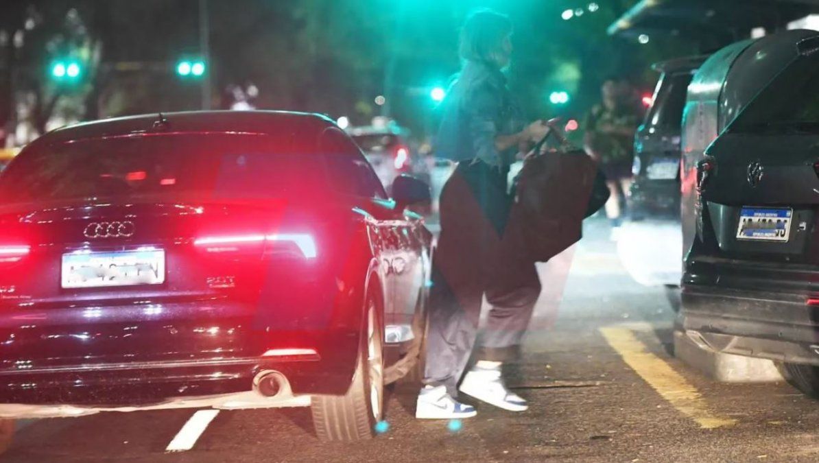 Guillermina Valdes fue sorprendida bajándose del auto de Javier García, el arquero de Boca Juniors.