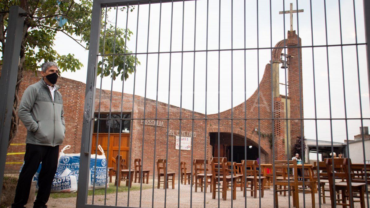 La parroquia de San Cayetano permanece abierta para las 10 misas programadas