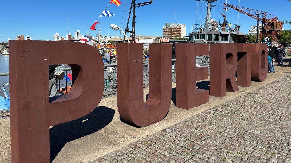 En el Puerto de Santa Fe los buques abren sus puertas ofreciendo visitas guiadas gratuitas para toda la familia.