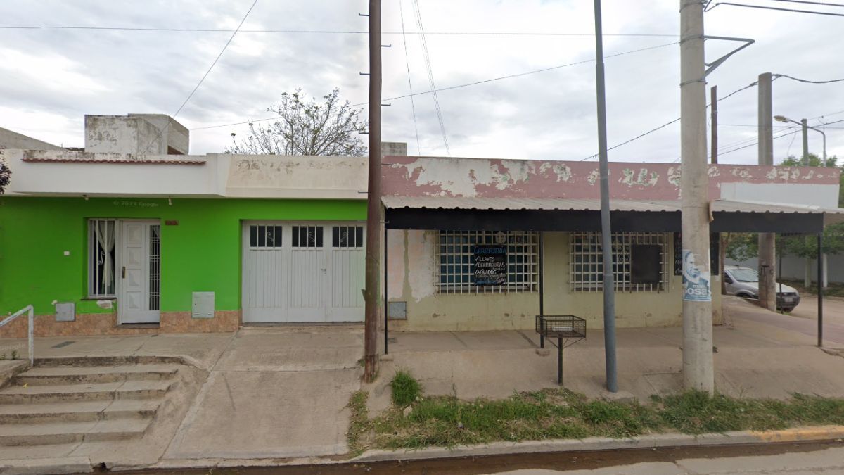 Personal especializado analiza los artefactos encontrados.