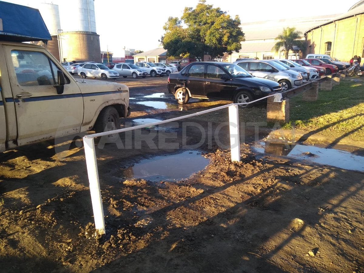 En los últimos días, se delimitó el estacionamiento de La Redonda lo que evita que los autos pasen hacia el Parque Federal.
