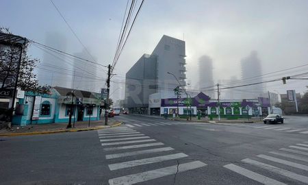 La niebla reduce la visibilidad en la ciudad de Santa Fe. La niebla reduce la visibilidad en la ciudad de Santa Fe.