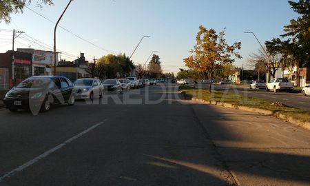 Casi 10 cuadras de fila de autos para recibir la vacuna contra el covid en la Esquina Encendida. Casi 10 cuadras de fila de autos para recibir la vacuna contra el covid en la Esquina Encendida.