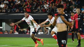 Unión fue Coloso en el Parque, quedó puntero y agravó la crisis de Newells