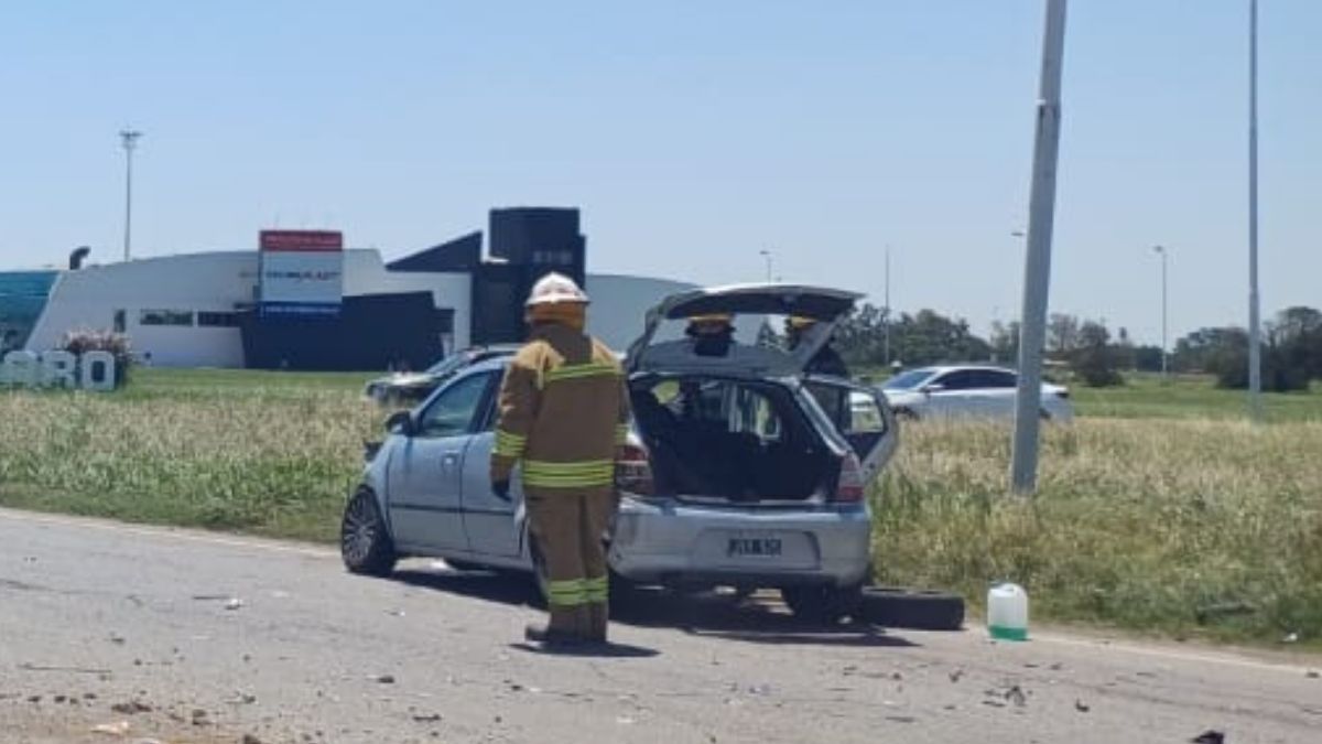 Así quedó el auto de los jugadores de Colón tras el accidente. Así quedó el auto de los jugadores de Colón tras el accidente.