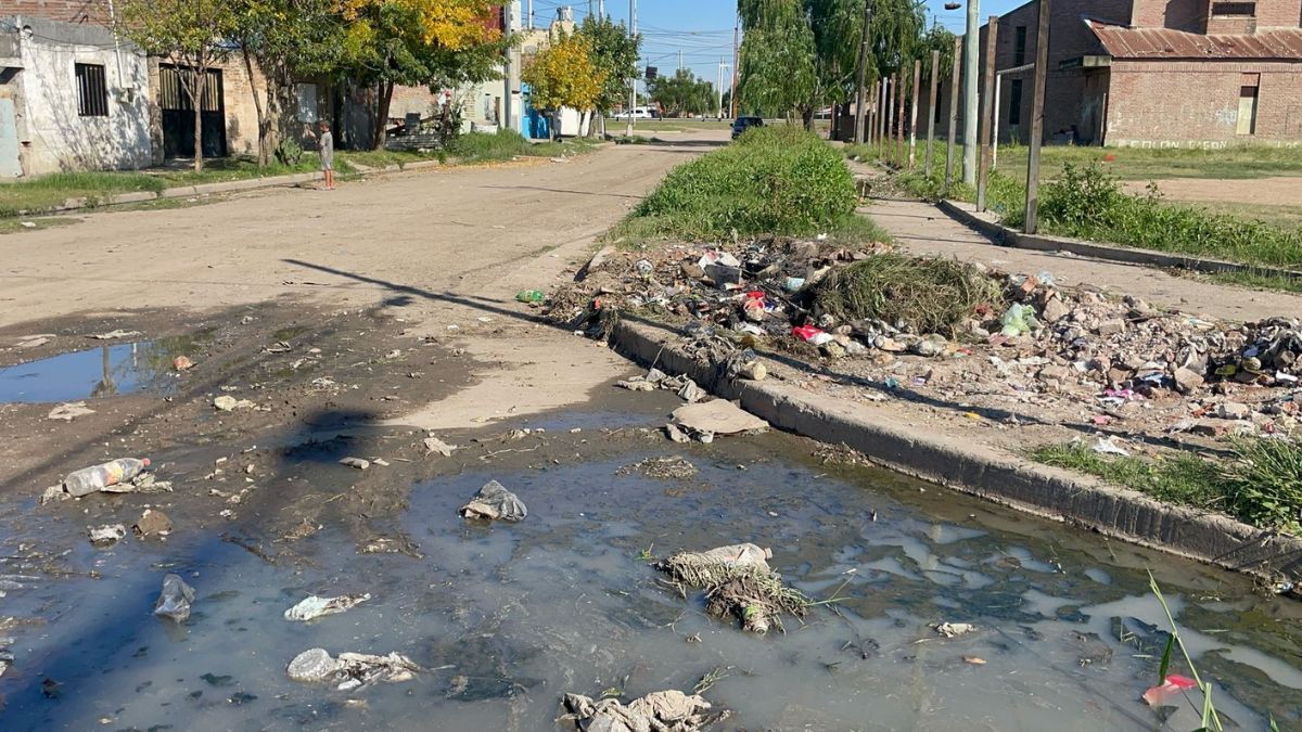 Agua estancada y microbasurales preocupa a los vecinos de Barranquitas Oeste.