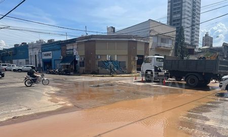 Calzada reducida por reparación de un caño con perdidas en calle San Luis con intercepción en Junin. Calzada reducida por reparación de un caño con perdidas en calle San Luis con intercepción en Junin.