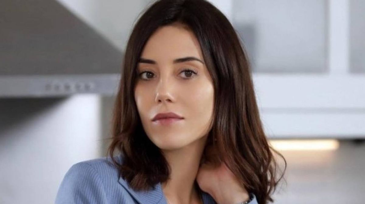 Cansu Dere es Asya en Traicionada.