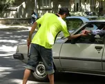 La discusión en torno a la regulación de la actividad de los cuidacoches en Santa Fe sumó este jueves un nuevo capítulo y elevó la tensión política en la Legislatura provincial. La discusión en torno a la regulación de la actividad de los cuidacoches en Santa Fe sumó este jueves un nuevo capítulo y elevó la tensión política en la Legislatura provincial.