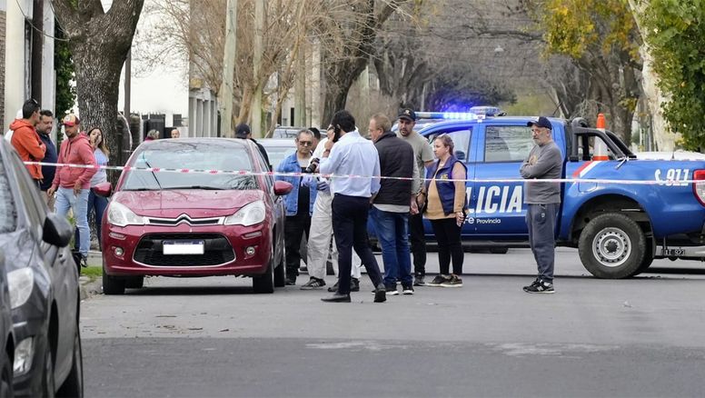 La hipótesis del crimen del policía: el extraño robo de un bolso frente a la sede de la AIC