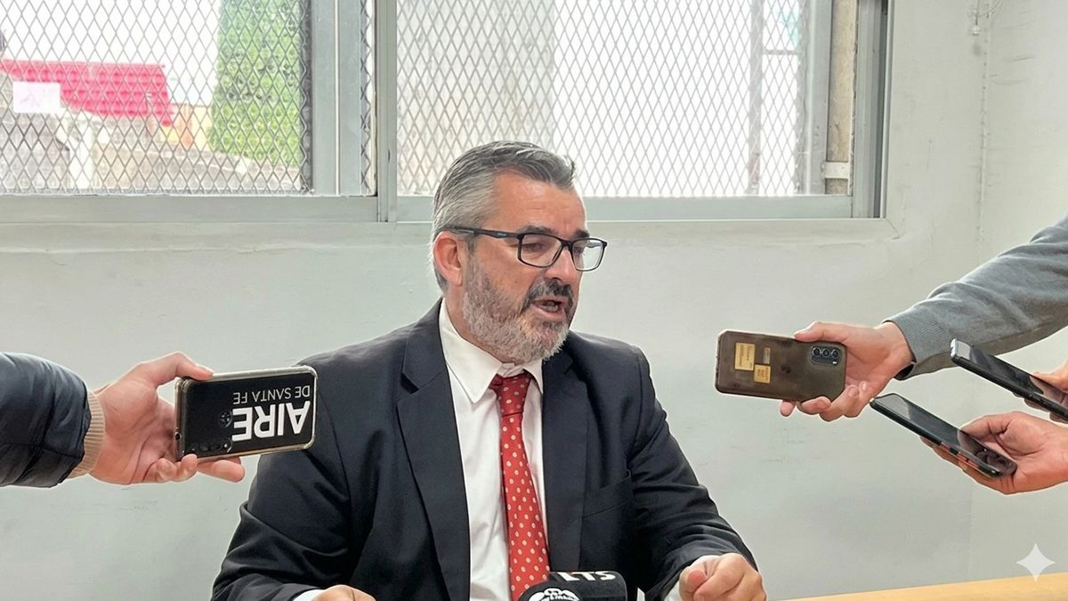 La acusación del juicio es impulsada por el fiscal Andrés Marchi  junto con dos abogadas del Centro de Asistencia Judicial (CAJ) de Santa Fe. 