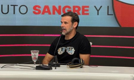 Andrés Yllana pasó por Sangre y Luto, el programa institucional de Colón emitido por AIRE y habló de todos los temas que le importan al hincha. Andrés Yllana pasó por Sangre y Luto, el programa institucional de Colón emitido por AIRE y habló de todos los temas que le importan al hincha.