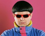 Su canción Life Goes On superó las mil millones de reproducciones en las plataformas de streaming y se convirtió en un clásico de las redes sociales. Su canción Life Goes On superó las mil millones de reproducciones en las plataformas de streaming y se convirtió en un clásico de las redes sociales.