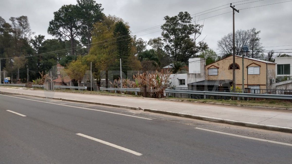 En ruta 1 y calle Los Duendes