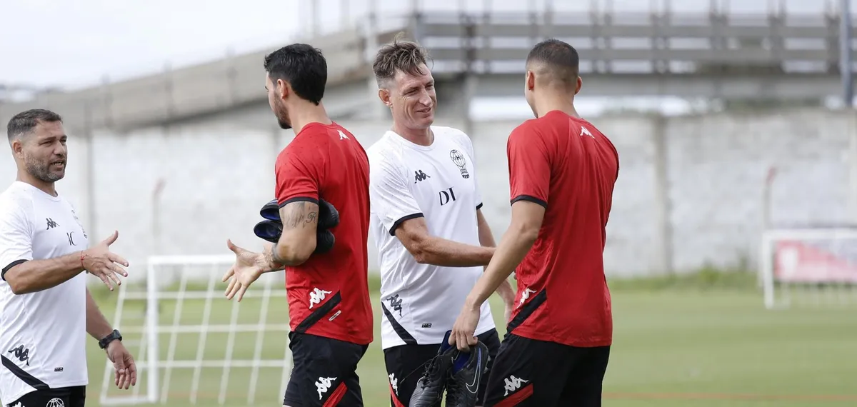 Un ex Unión reemplazaría a Facundo Sava en Huracán.