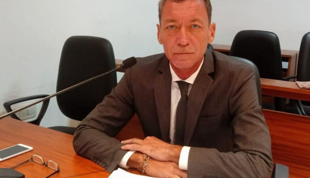 González fue apartado de su cargo e imputado por encubrir una red de juego clandestino