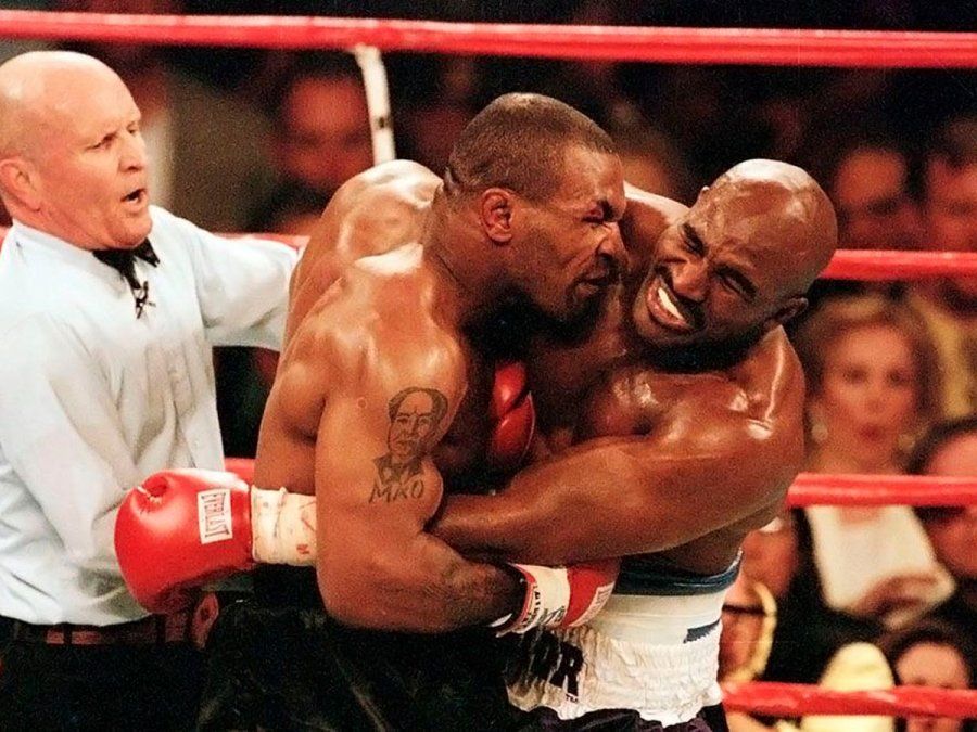 El duelo más recordado entre Tyson y Holyfield fue aquel en el que "Iron Mike" le mordió una oreja a su contrincante, el 28 de junio de 1997, en Las Vegas.