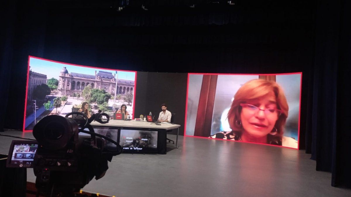 Fue en diálogo con Ahora Vengo, que la propia ministra de Infraestructura y Servicios Públicos, Silvina Frana, dijo que las acusaciones de la oposición de direccionamiento de obra pública son injustas y enumeró los trabajos que se realizan en Santa Fe y Rosario, ciudades gobernadas por la oposición.