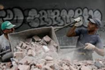Un informe de la UBA advirtió que en los últimos dos años se destruyeron más de 253.000 empleos asalariados formales y crecieron las ocupaciones independientes de baja calificación. Un informe de la UBA advirtió que en los últimos dos años se destruyeron más de 253.000 empleos asalariados formales y crecieron las ocupaciones independientes de baja calificación.