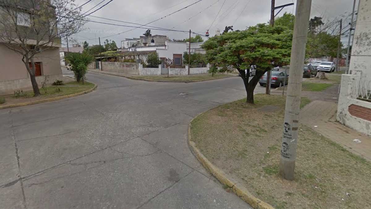 Pasaje Maipú y San Lorenzo: aquí intentaron asaltar a una mujer y la chocaron. También atropellaron y a un hombre que se acercó a ayudarla.