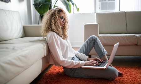 Te compartimos cuatro cursos gratuitos con modalidad online para aprender en tiempo de cuarentena. Te compartimos cuatro cursos gratuitos con modalidad online para aprender en tiempo de cuarentena.