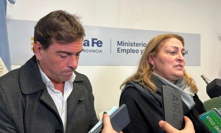 La Provincia presentó una oferta salarial para el segundo semestre con aumentos escalonados, mínimos garantizados y mejoras específicas para los profesionales de la salud. La Provincia presentó una oferta salarial para el segundo semestre con aumentos escalonados, mínimos garantizados y mejoras específicas para los profesionales de la salud.