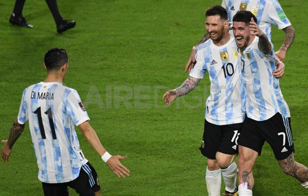 La Selección de fútbol de Argentina goleó 3-0 a Venezuela y cerró su participación como local en las Eliminatorias Sudamericanas.