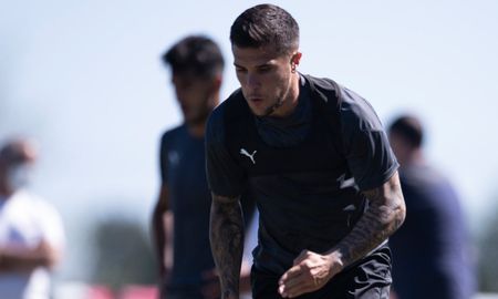 Independiente llegó a un acuerdo para pagar el contrato de Fabricio Bustos y alejar las intenciones de Boca de quedárselo. Independiente llegó a un acuerdo para pagar el contrato de Fabricio Bustos y alejar las intenciones de Boca de quedárselo.