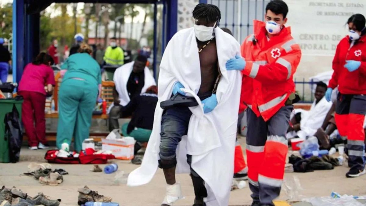 El primer centenar de migrantes en llegar estaba compuesto en su mayoría de hombres jóvenes