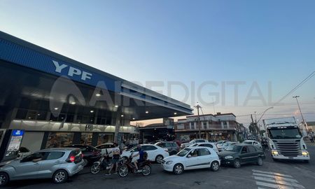 Los usuarios de las estaciones de servicio debieron afrontar largas filas en algunas petroleras. Los usuarios de las estaciones de servicio debieron afrontar largas filas en algunas petroleras.