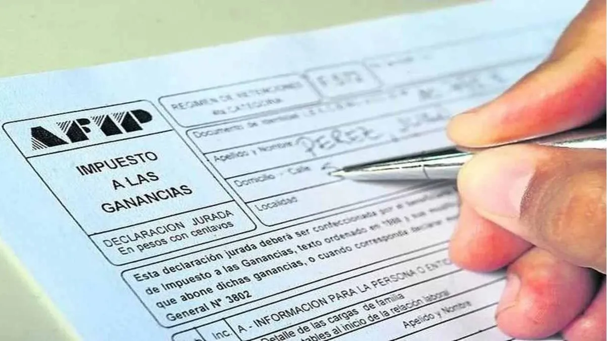 Cómo pedir a la AFIP desde hoy la devolución del 35% por la compra de dólar ahorro y gastos con tarjeta