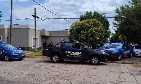 La policía logró detener a los ladrones en San Jerónimo Norte. La policía logró detener a los ladrones en San Jerónimo Norte.