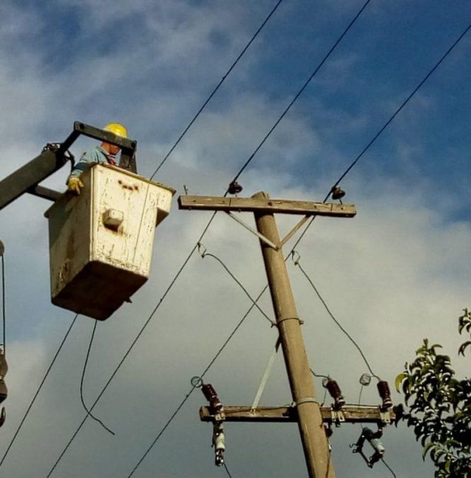 Las fuertes ráfagas de viento afectaron distribuidores de la EPE y hay cortes de energía