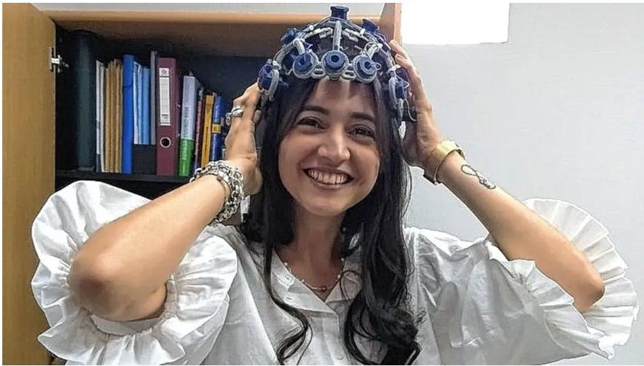 Victoria Peterson logró decodificar el algoritmo que mide el impulso neuronal para la intención de movimiento de la mano. Victoria Peterson logró decodificar el algoritmo que mide el impulso neuronal para la intención de movimiento de la mano.