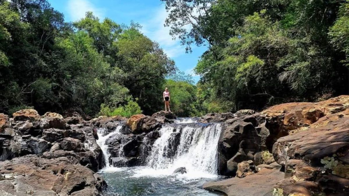 Las piscinas naturales del arroyo 3 de Mayo ofrecen un descanso perfecto en los días de calor misionero. Las piscinas naturales del arroyo 3 de Mayo ofrecen un descanso perfecto en los días de calor misionero.
